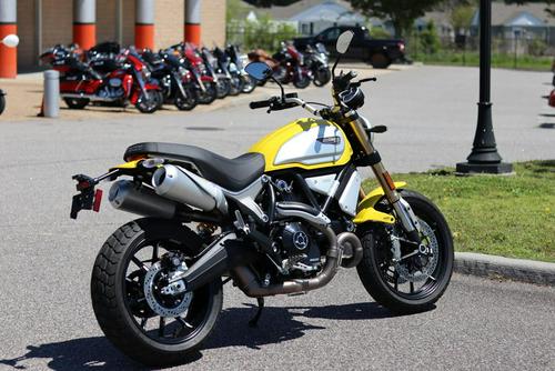 2019 Ducati Scrambler Full Throttle Review (11 Fast Facts)