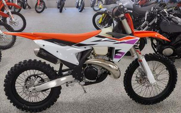 FIRST LOOK! KTM INTRODUCES 2024 KTM 300XC-W HARD-ENDURO MODEL