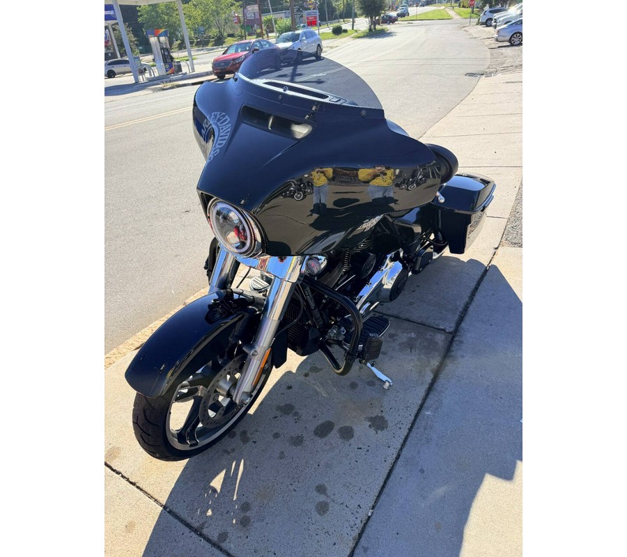 2017 Harley-Davidson Street Glide FLHX