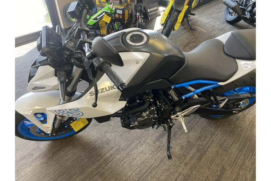 2023 Suzuki GSX800RQM3