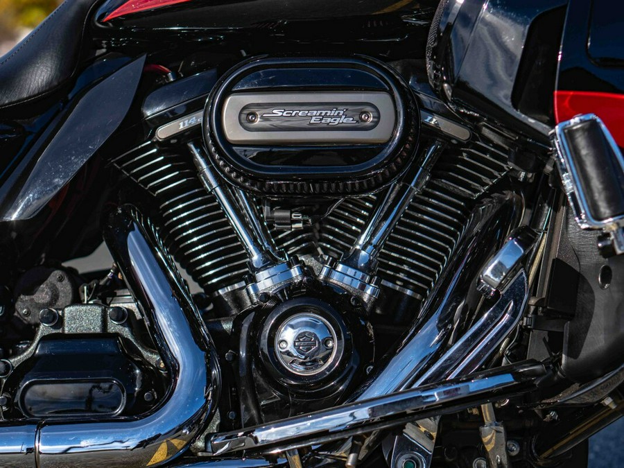 FLHXSE 2017 CVO™ Street Glide®