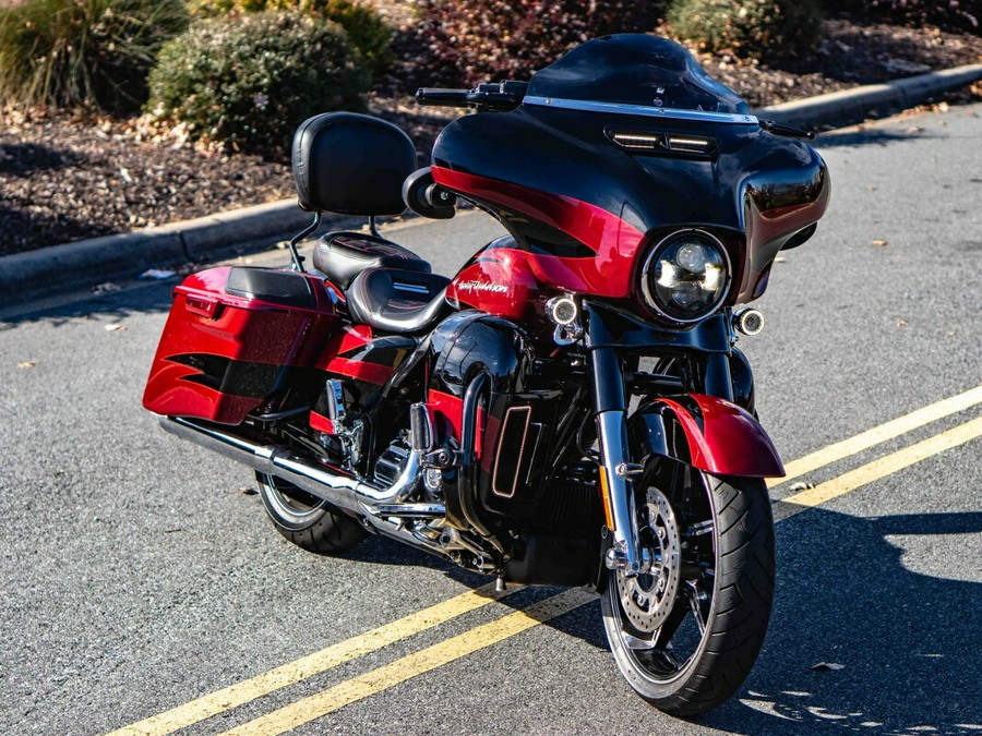 FLHXSE 2017 CVO™ Street Glide®