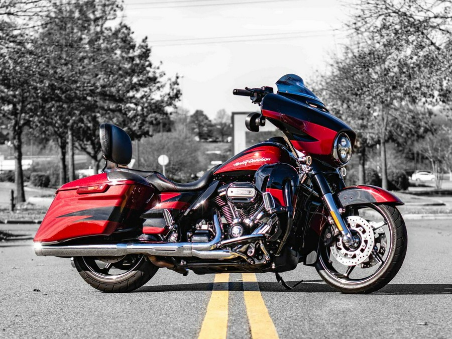 FLHXSE 2017 CVO™ Street Glide®