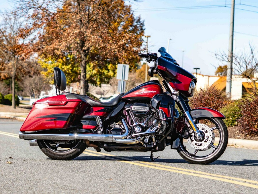 FLHXSE 2017 CVO™ Street Glide®