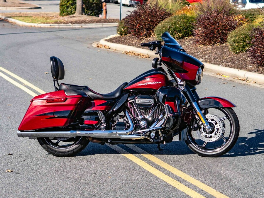 FLHXSE 2017 CVO™ Street Glide®