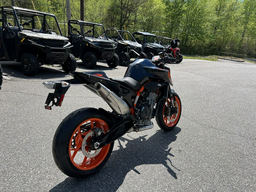 2023 KTM 890 Duke R