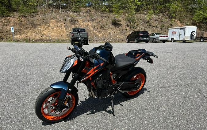 2023 KTM 890 Duke R