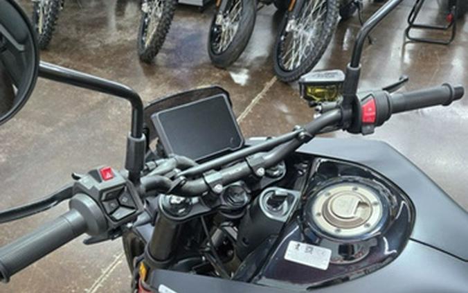 2025 Husqvarna SVARTPILEN 801