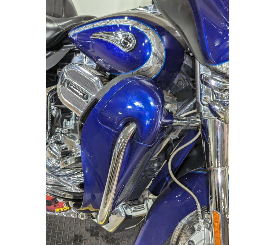 2016 Harley-Davidson CVO Limited Palladium Silver/Phantom Blue