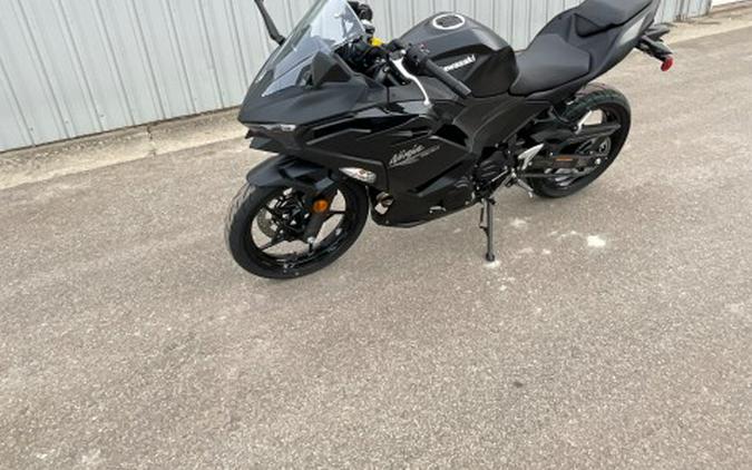 2026 Kawasaki Ninja® 500