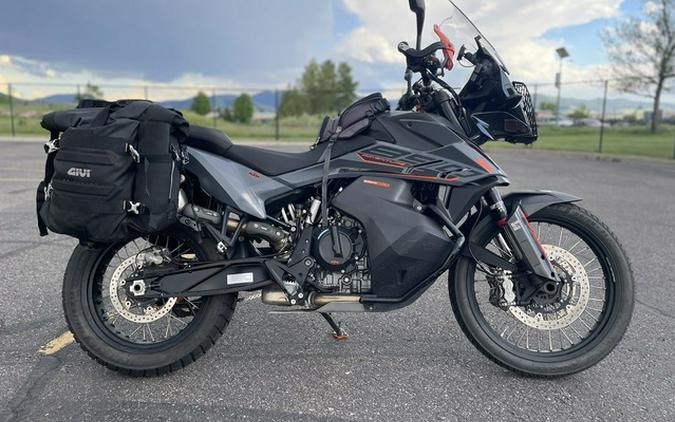 2022 KTM Adventure 890