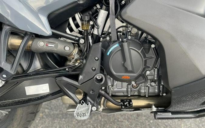 2022 KTM Adventure 890
