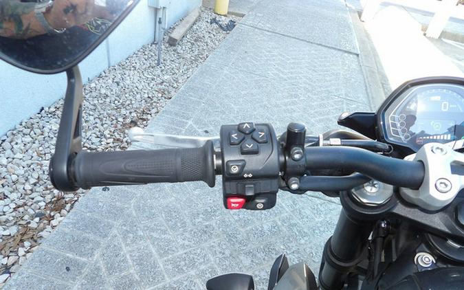 2024 Triumph Street Triple 765 R Silver Ice