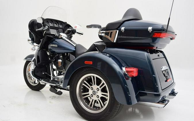 2016 Harley-Davidson Trike FLHTCUTG - Tri Glide Ultra