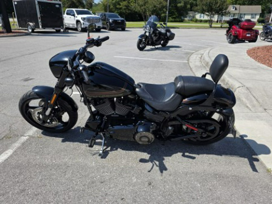 2017 Harley-Davidson CVO™ Pro Street Breakout®