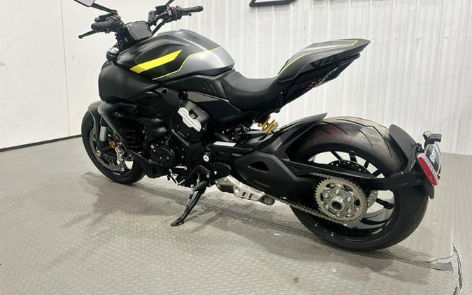 2026 Ducati Diavel V4 Black Roadster V4