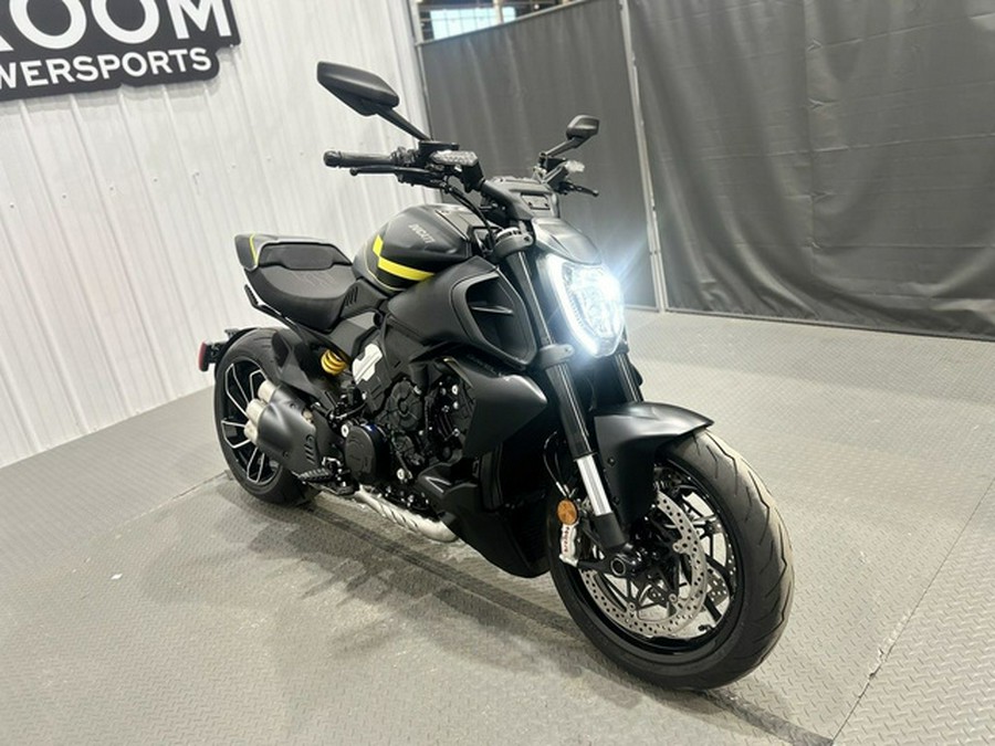 2026 Ducati Diavel V4 Black Roadster V4