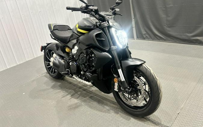 2026 Ducati Diavel V4 Black Roadster V4
