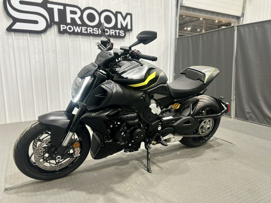 2026 Ducati Diavel V4 Black Roadster V4