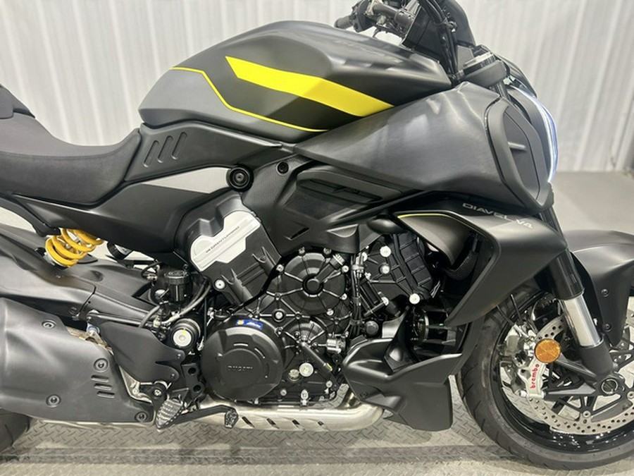 2026 Ducati Diavel V4 Black Roadster V4