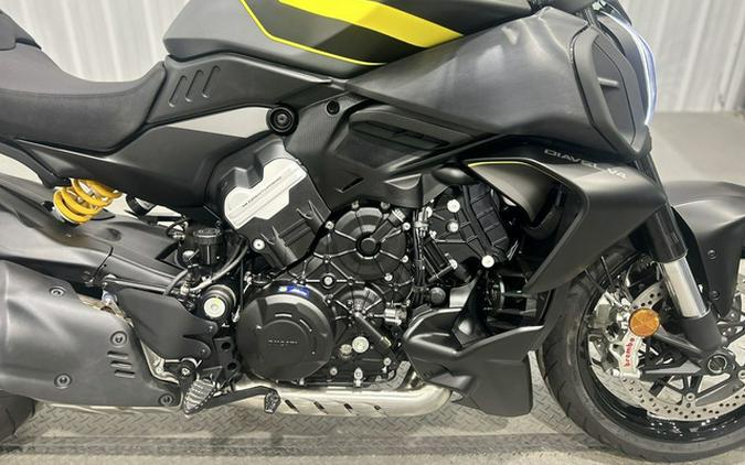 2026 Ducati Diavel V4 Black Roadster V4