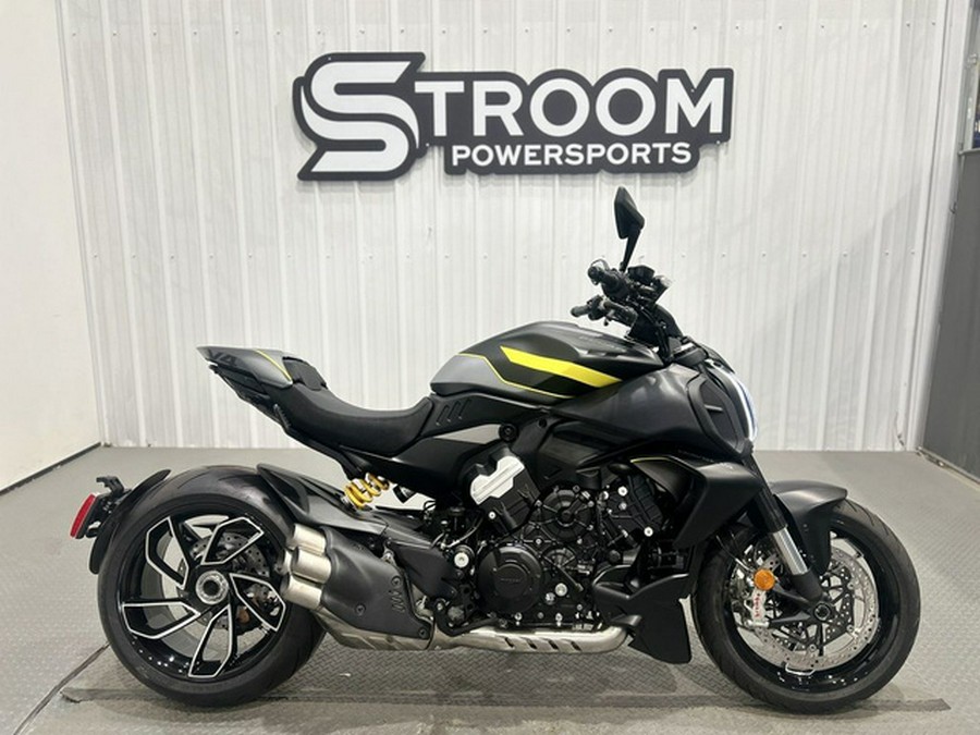 2026 Ducati Diavel V4 Black Roadster V4