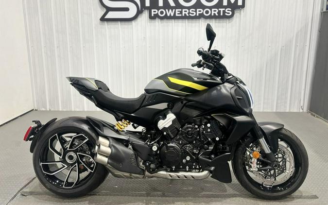 2026 Ducati Diavel V4 Black Roadster V4