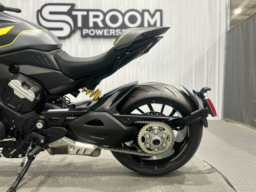 2026 Ducati Diavel V4 Black Roadster V4