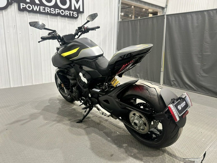 2026 Ducati Diavel V4 Black Roadster V4