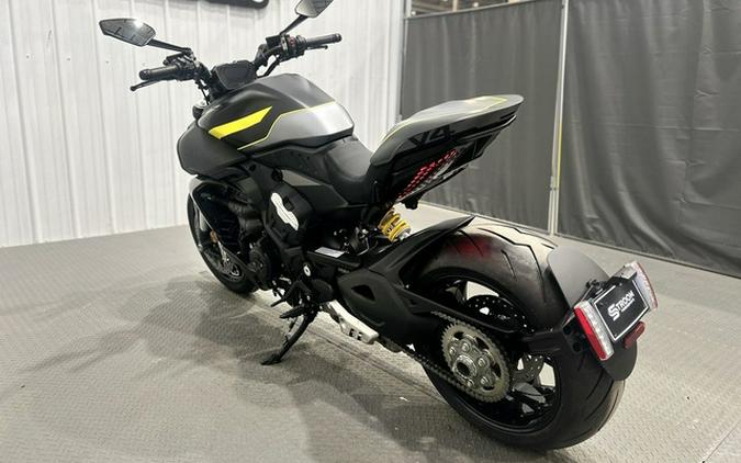 2026 Ducati Diavel V4 Black Roadster V4