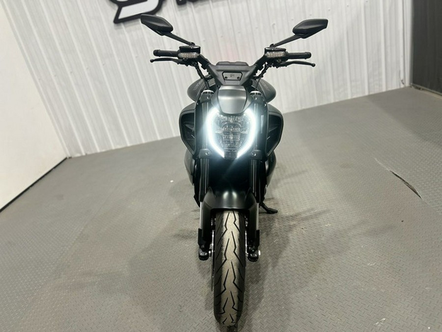 2026 Ducati Diavel V4 Black Roadster V4