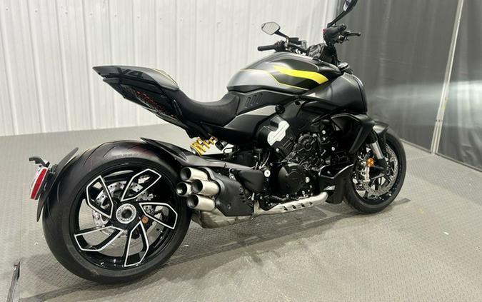 2026 Ducati Diavel V4 Black Roadster V4