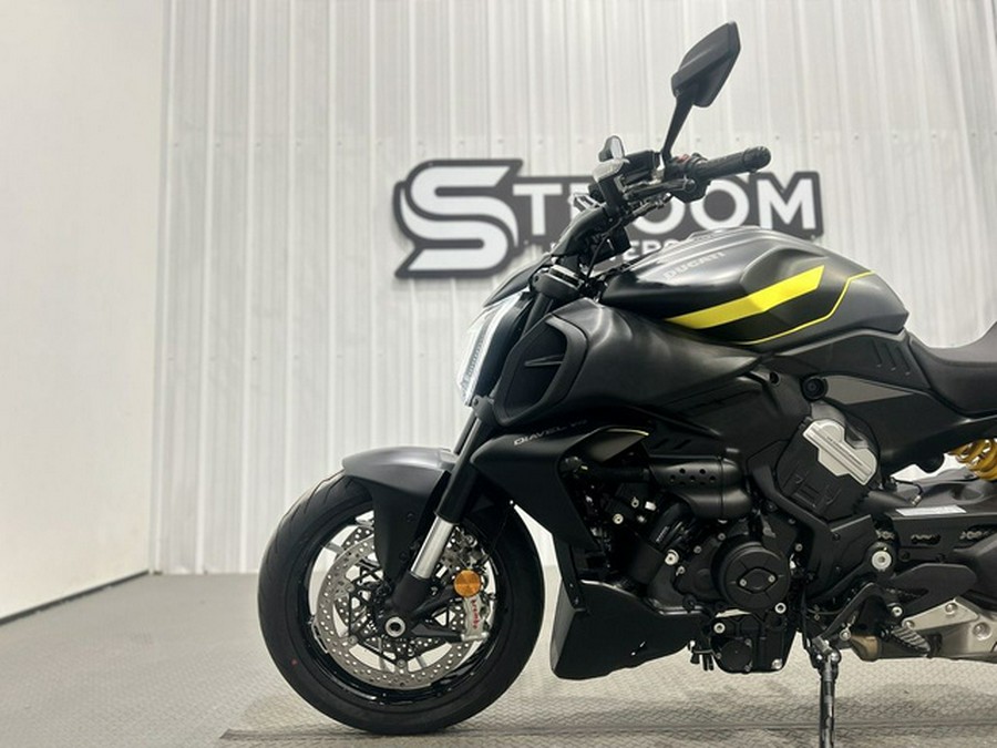 2026 Ducati Diavel V4 Black Roadster V4