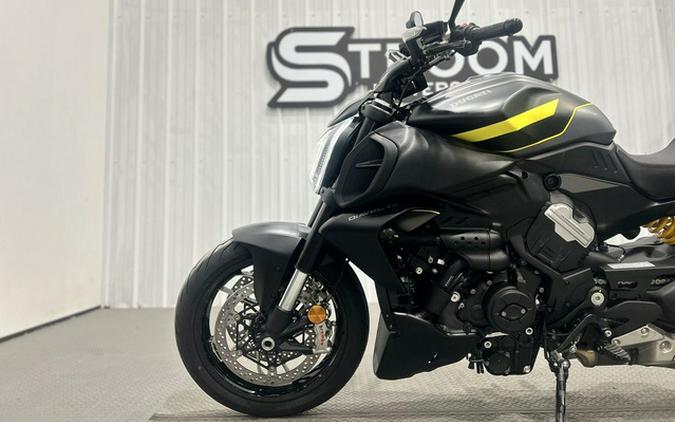 2026 Ducati Diavel V4 Black Roadster V4