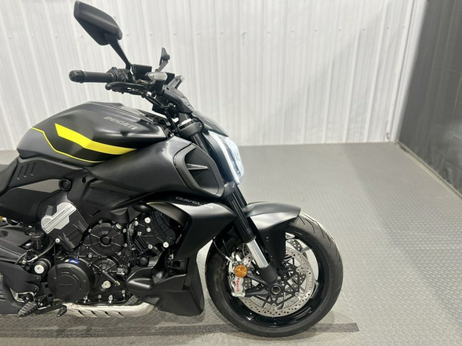2026 Ducati Diavel V4 Black Roadster V4