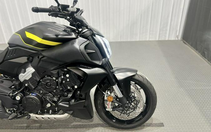 2026 Ducati Diavel V4 Black Roadster V4