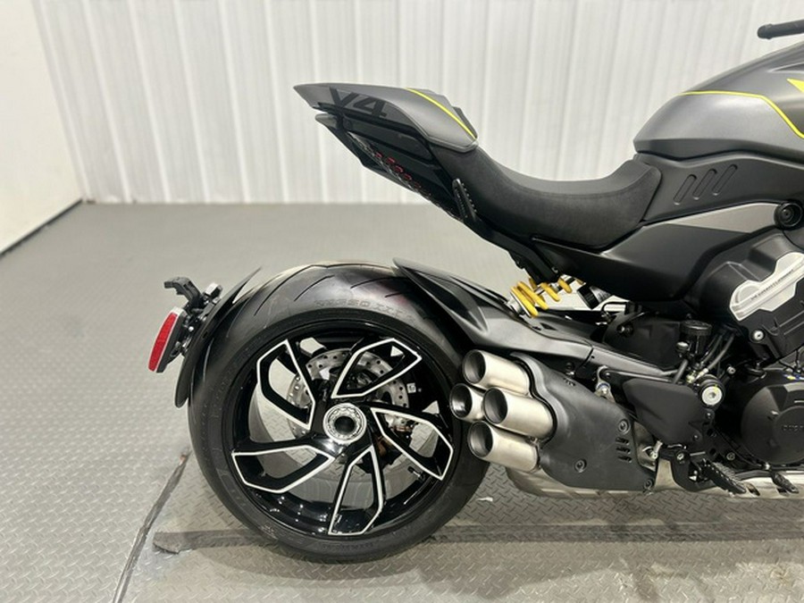2026 Ducati Diavel V4 Black Roadster V4