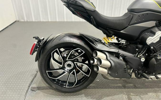 2026 Ducati Diavel V4 Black Roadster V4