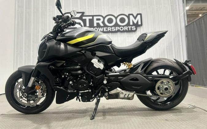 2026 Ducati Diavel V4 Black Roadster V4