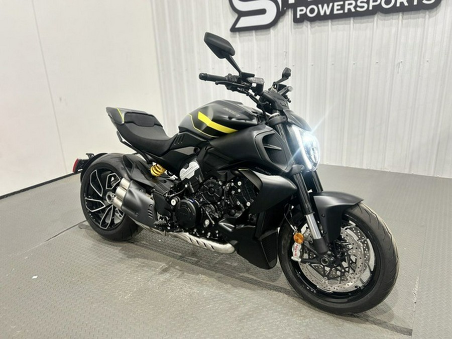 2026 Ducati Diavel V4 Black Roadster V4