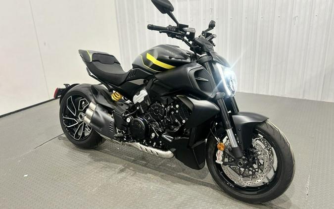 2026 Ducati Diavel V4 Black Roadster V4