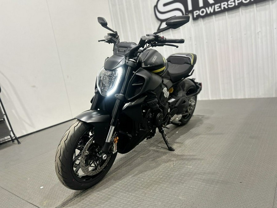 2026 Ducati Diavel V4 Black Roadster V4