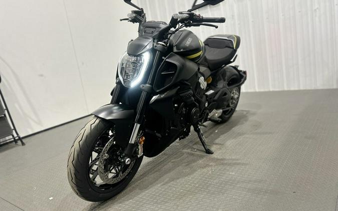 2026 Ducati Diavel V4 Black Roadster V4