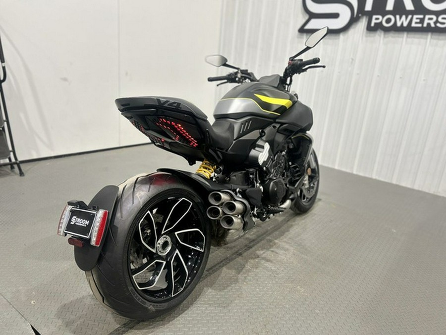 2026 Ducati Diavel V4 Black Roadster V4