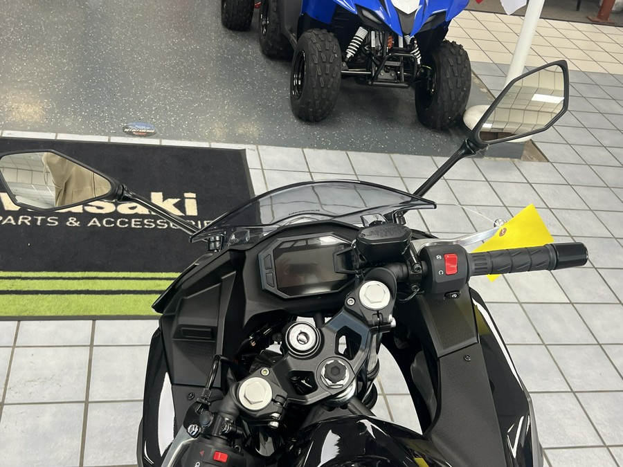 2024 Kawasaki Ninja® 500 Base
