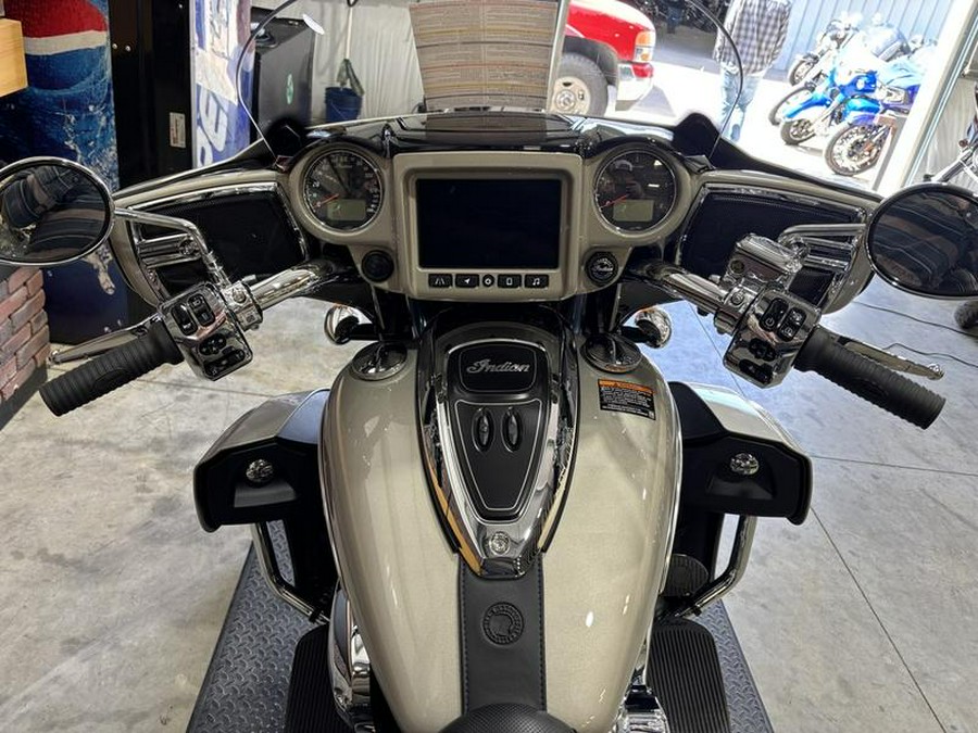 2025 Indian Motorcycle® Roadmaster® Limited Silver Quartz Metallic