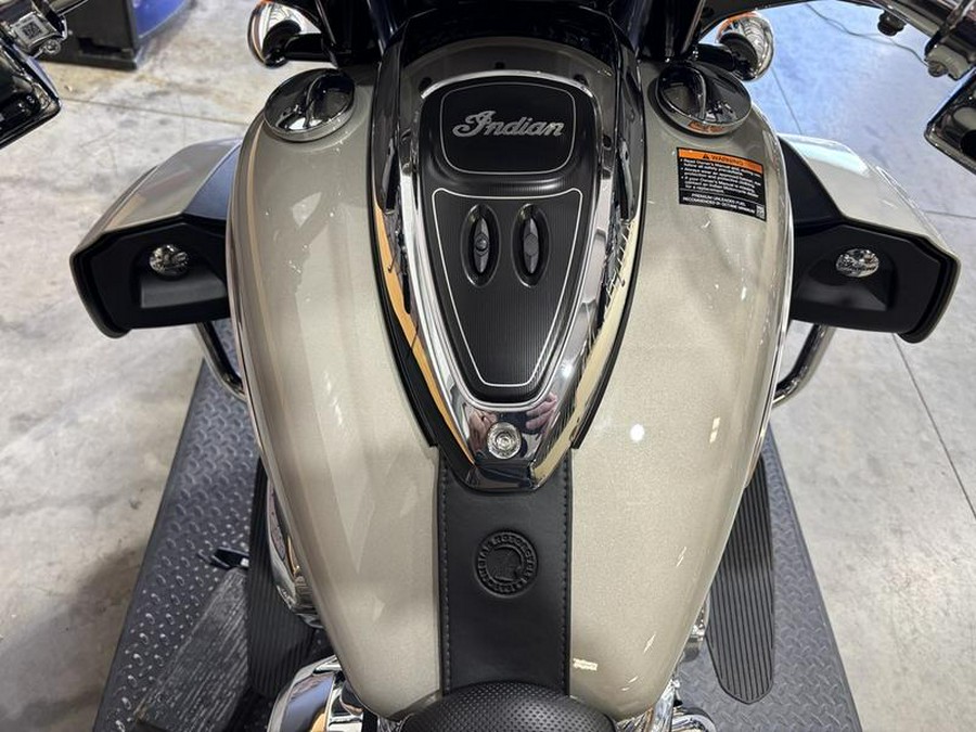 2025 Indian Motorcycle® Roadmaster® Limited Silver Quartz Metallic