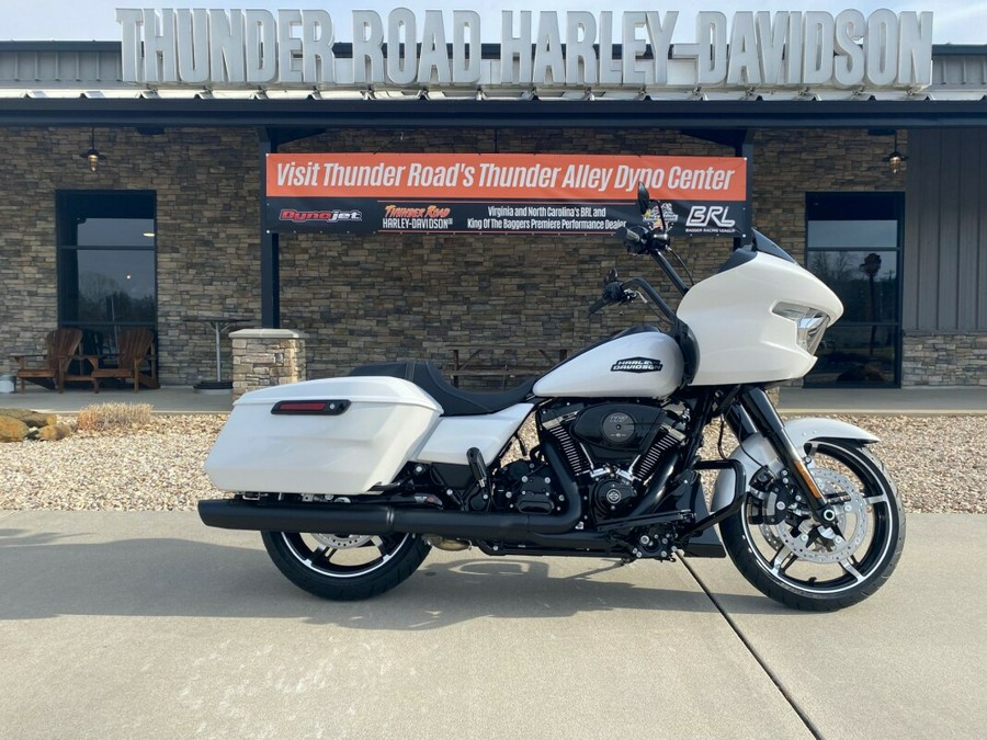 2024 Harley-Davidson Road Glide™ White Onyx Pearl - Black Finish