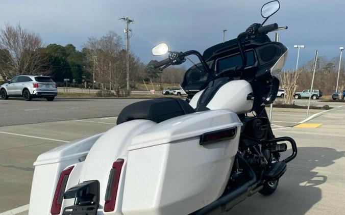 2024 Harley-Davidson Road Glide™ White Onyx Pearl - Black Finish