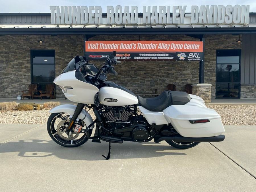 2024 Harley-Davidson Road Glide™ White Onyx Pearl - Black Finish